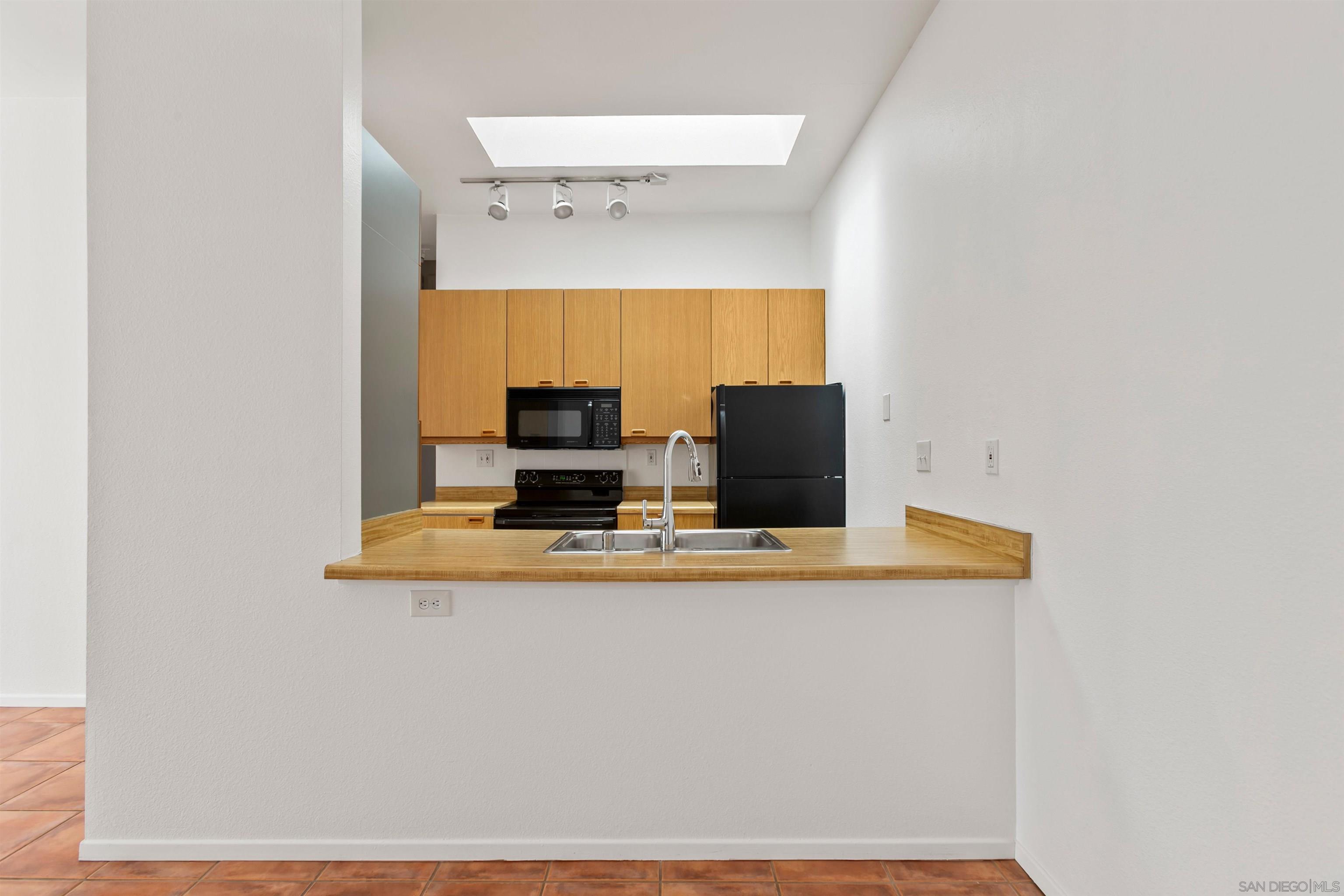 8328 Regents Road San Diego, CA 92122 - Photo 3 of 23