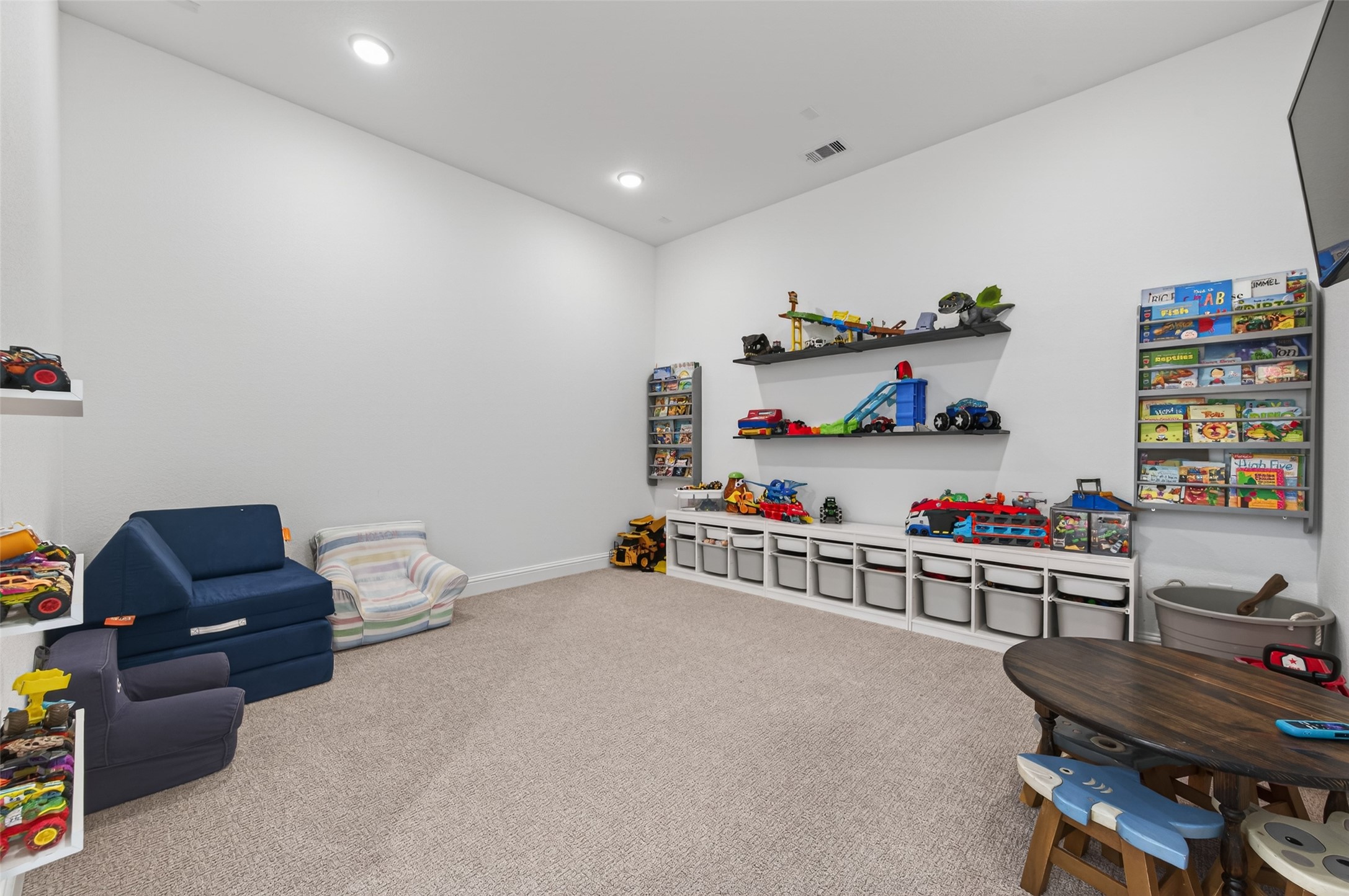 175 Shoveler Duck Way Magnolia, TX 77354 - Photo 32 of 47 a room with furniture