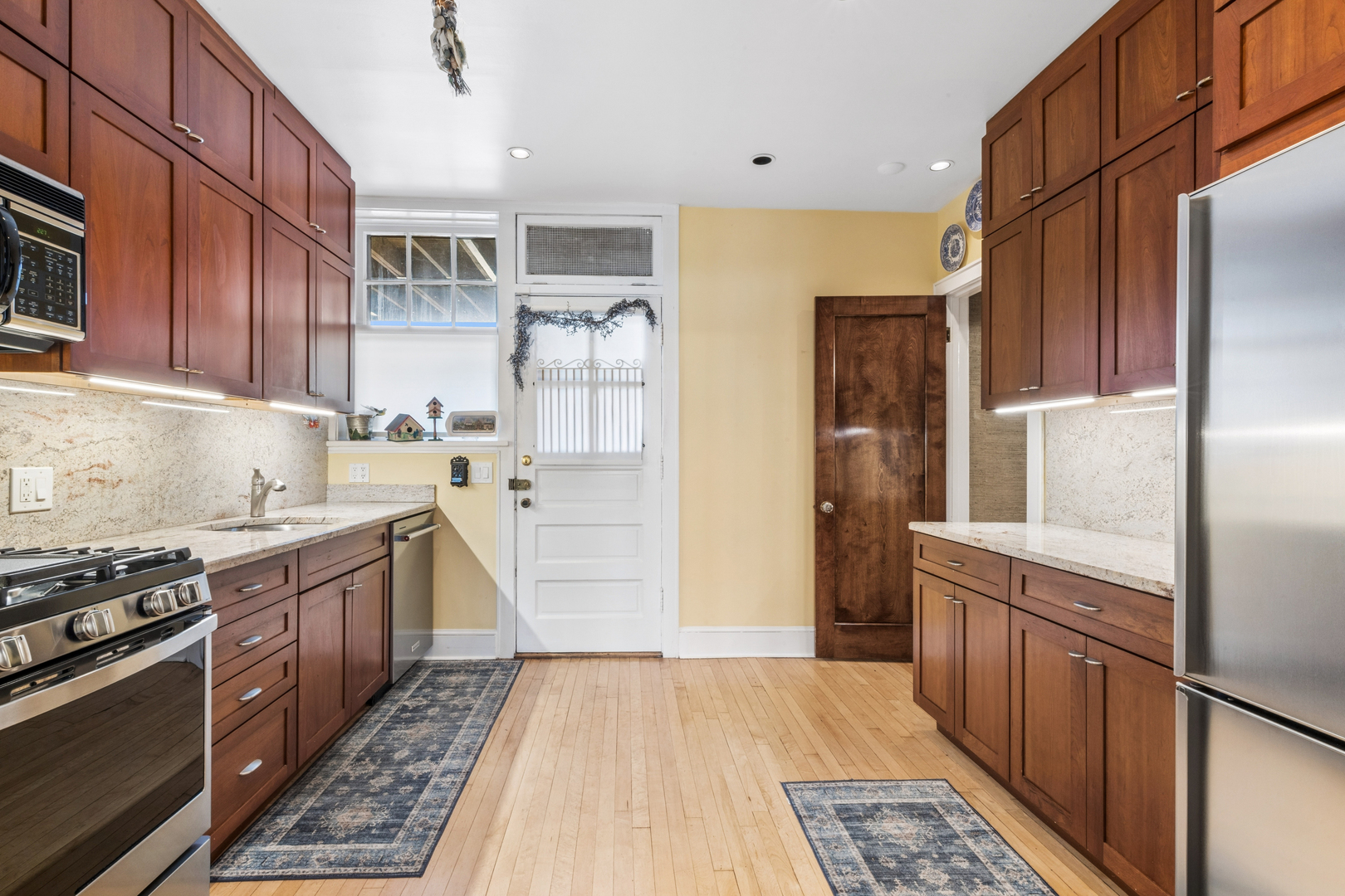 482 Sheridan Road, Unit 1 Evanston, IL 60202 - Photo 12 of 20 Gallery Image 12
