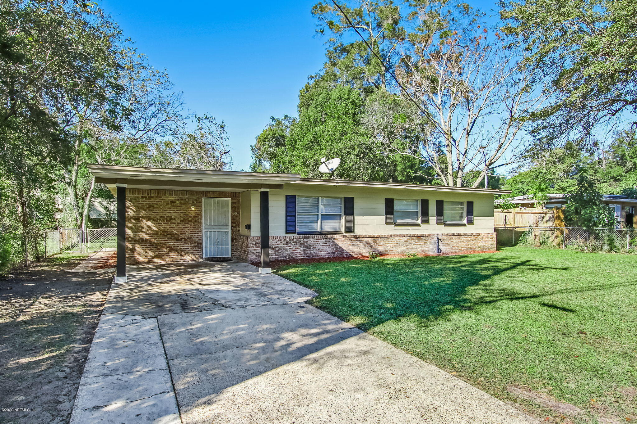 6815 King Arthur Road Jacksonville, FL 32211 - Photo 4 of 32 front view of a house and a yard
