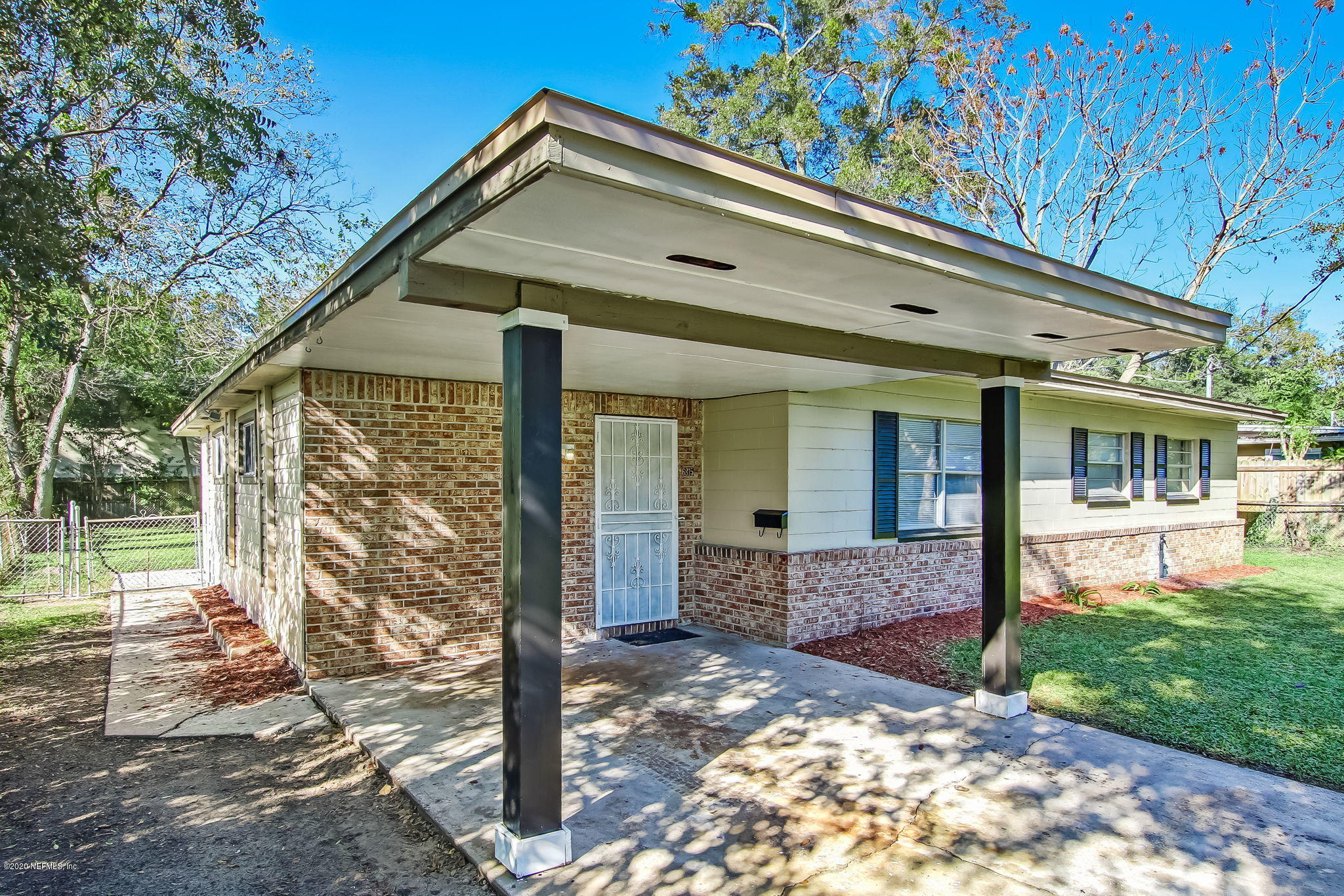 6815 King Arthur Road Jacksonville, FL 32211 - Photo 5 of 32 a front view of a house with garden