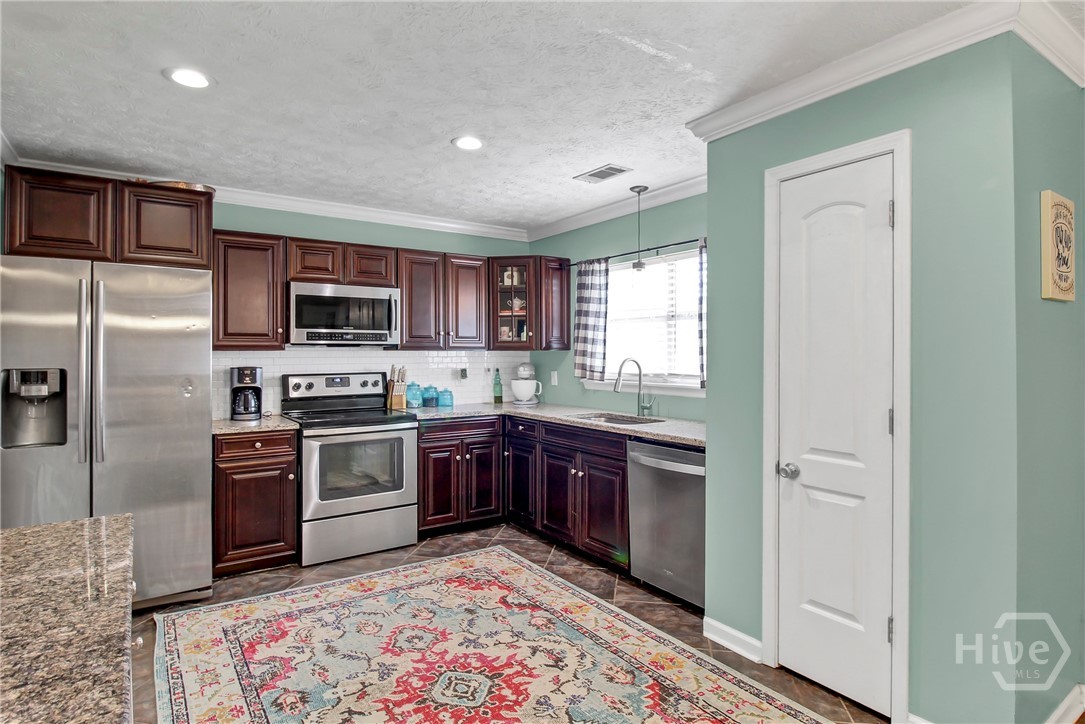 137 Scholar Road Guyton, GA 31312 - Photo 9 of 31 Kitchen