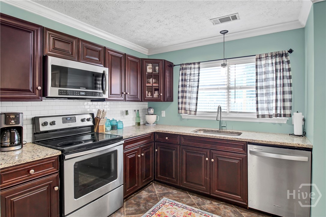 137 Scholar Road Guyton, GA 31312 - Photo 10 of 31 Kitchen