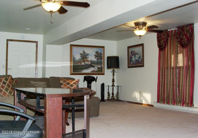 179 Radcliff Road Bushkill, PA 18324 - Photo 22 of 32 a workspace with furniture and window