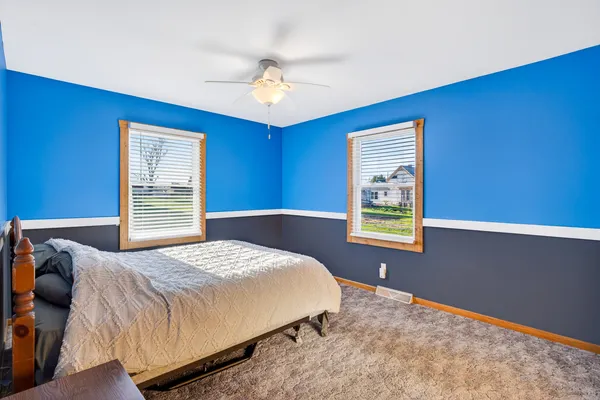 $259,900 | 122 Park Avenue, Charlotte, IA 52731