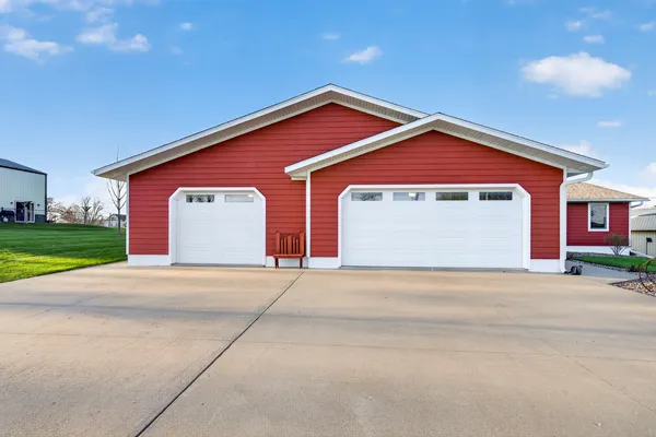 $259,900 | 122 Park Avenue, Charlotte, IA 52731