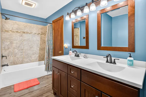 $259,900 | 122 Park Avenue, Charlotte, IA 52731