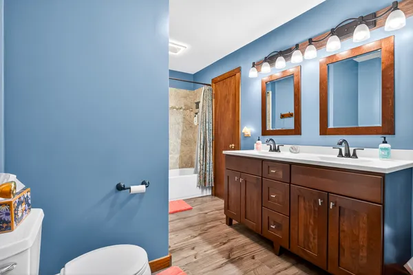 $259,900 | 122 Park Avenue, Charlotte, IA 52731