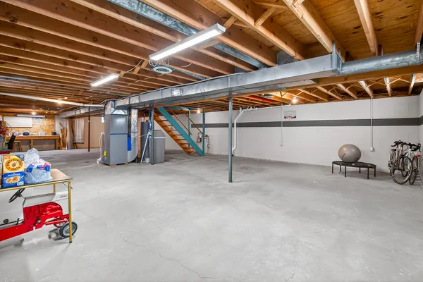 $259,900 | 122 Park Avenue, Charlotte, IA 52731