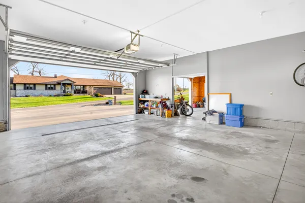$259,900 | 122 Park Avenue, Charlotte, IA 52731
