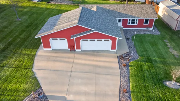 $259,900 | 122 Park Avenue, Charlotte, IA 52731