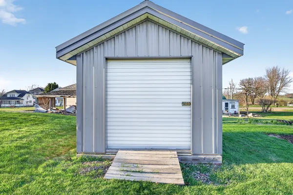 $259,900 | 122 Park Avenue, Charlotte, IA 52731