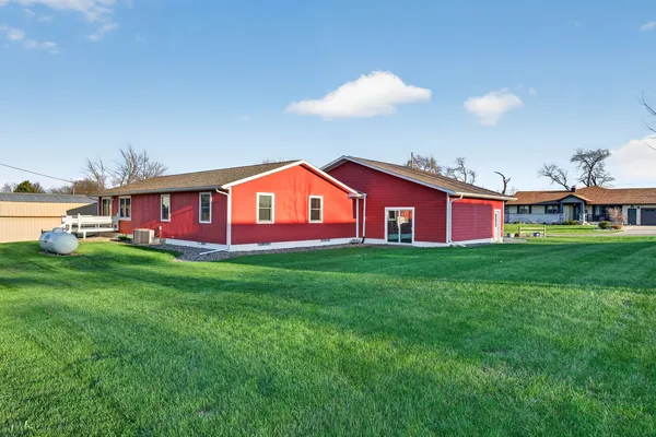 $259,900 | 122 Park Avenue, Charlotte, IA 52731