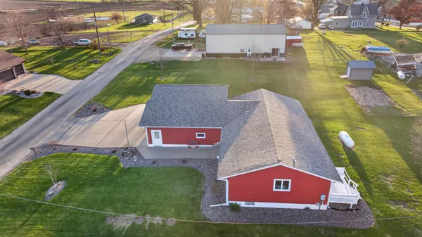 $259,900 | 122 Park Avenue, Charlotte, IA 52731