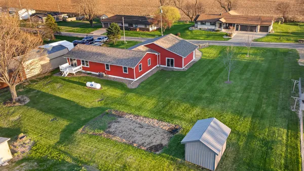 $259,900 | 122 Park Avenue, Charlotte, IA 52731