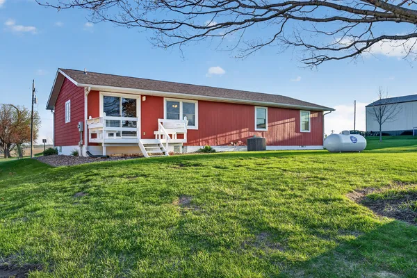$259,900 | 122 Park Avenue, Charlotte, IA 52731