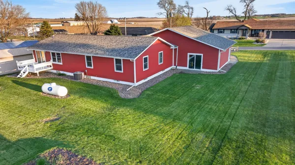 $259,900 | 122 Park Avenue, Charlotte, IA 52731