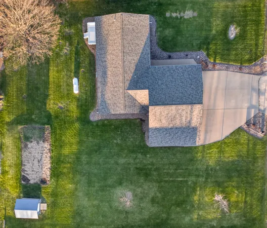 $259,900 | 122 Park Avenue, Charlotte, IA 52731
