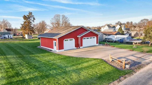 $259,900 | 122 Park Avenue, Charlotte, IA 52731