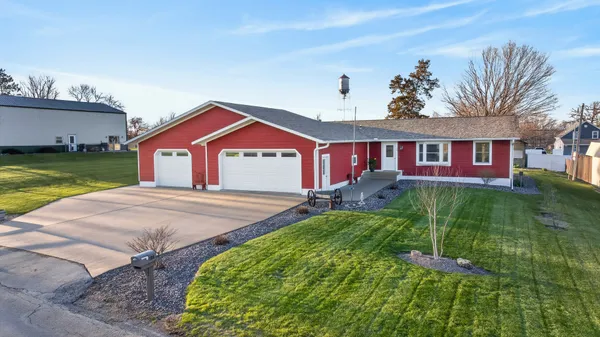 $259,900 | 122 Park Avenue, Charlotte, IA 52731