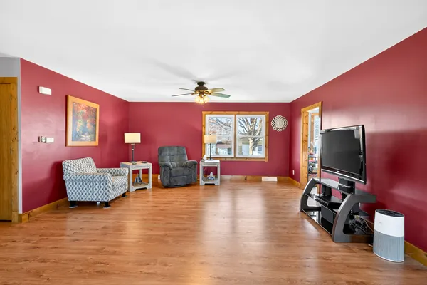 $259,900 | 122 Park Avenue, Charlotte, IA 52731