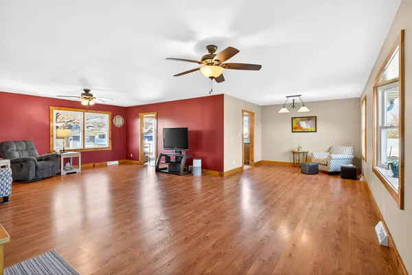 $259,900 | 122 Park Avenue, Charlotte, IA 52731