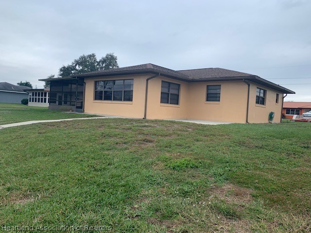 108 Lime Road Northeast Lake Placid, FL 33852 - Photo 5 of 17 a house that has a large tree in front of it