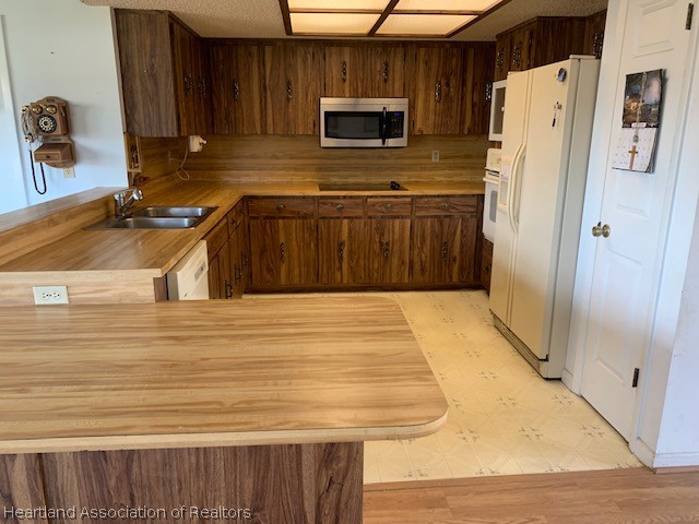 108 Lime Road Northeast Lake Placid, FL 33852 - Photo 9 of 17 a kitchen with stainless steel appliances a refrigerator and a stove top oven