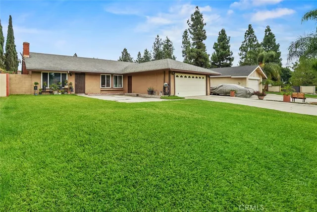 an aerial view of a house with yard swimming pool and outdoor seating