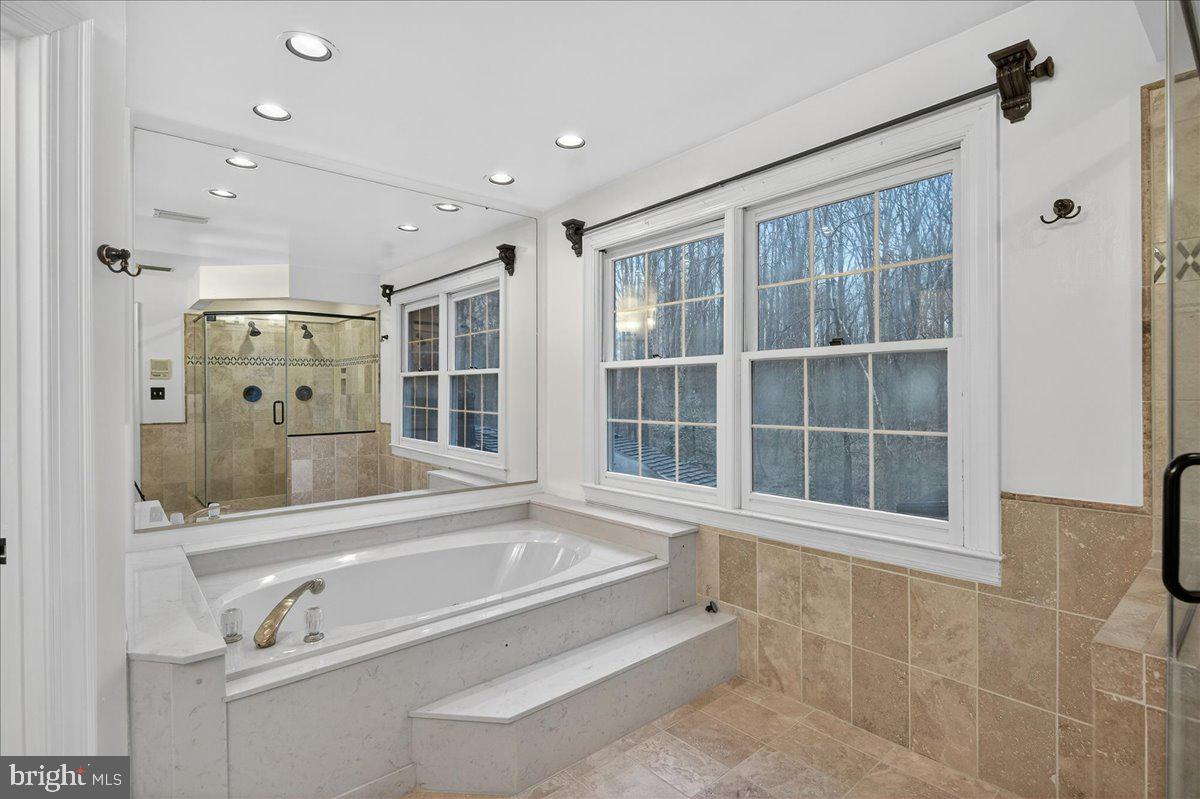 6612 Colchester Road Clifton, VA 20124 - Photo 41 of 93 Relaxing soaking tub