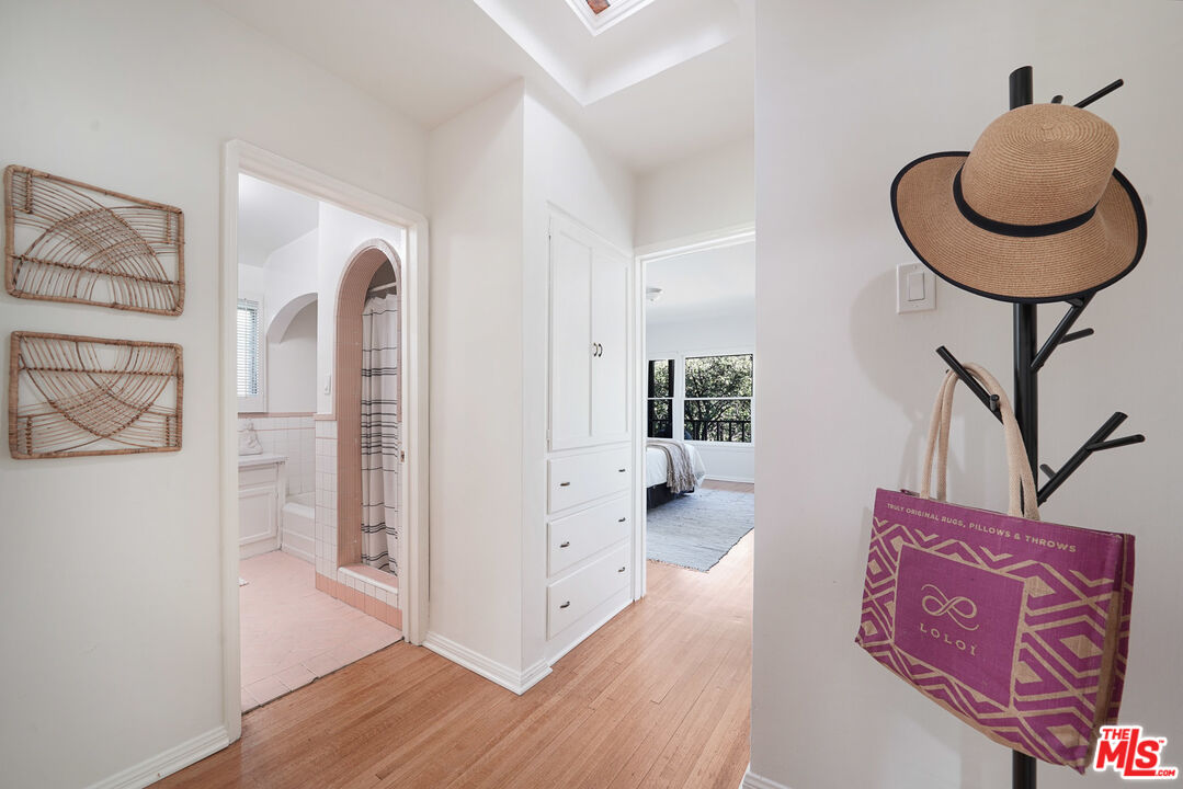 1834 Preuss Road Los Angeles, CA 90035 - Photo 13 of 25 Gallery Image 13