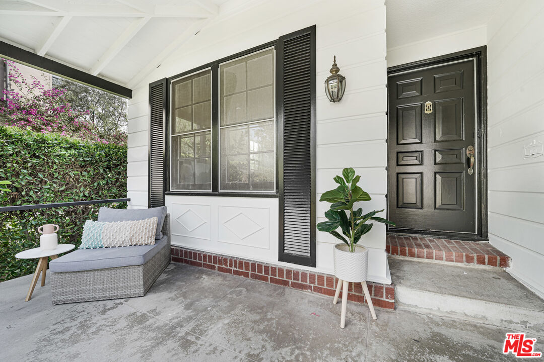 1834 Preuss Road Los Angeles, CA 90035 - Photo 3 of 25 Gallery Image 3