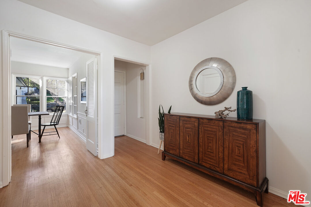 1834 Preuss Road Los Angeles, CA 90035 - Photo 5 of 25 Gallery Image 5