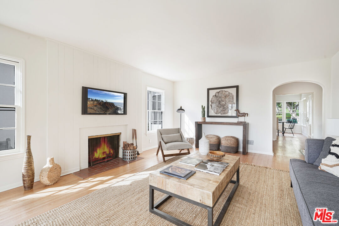 1834 Preuss Road Los Angeles, CA 90035 - Photo 6 of 25 Gallery Image 6