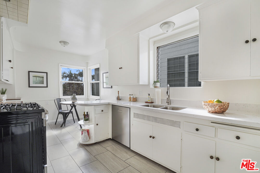 1834 Preuss Road Los Angeles, CA 90035 - Photo 10 of 25 Gallery Image 10