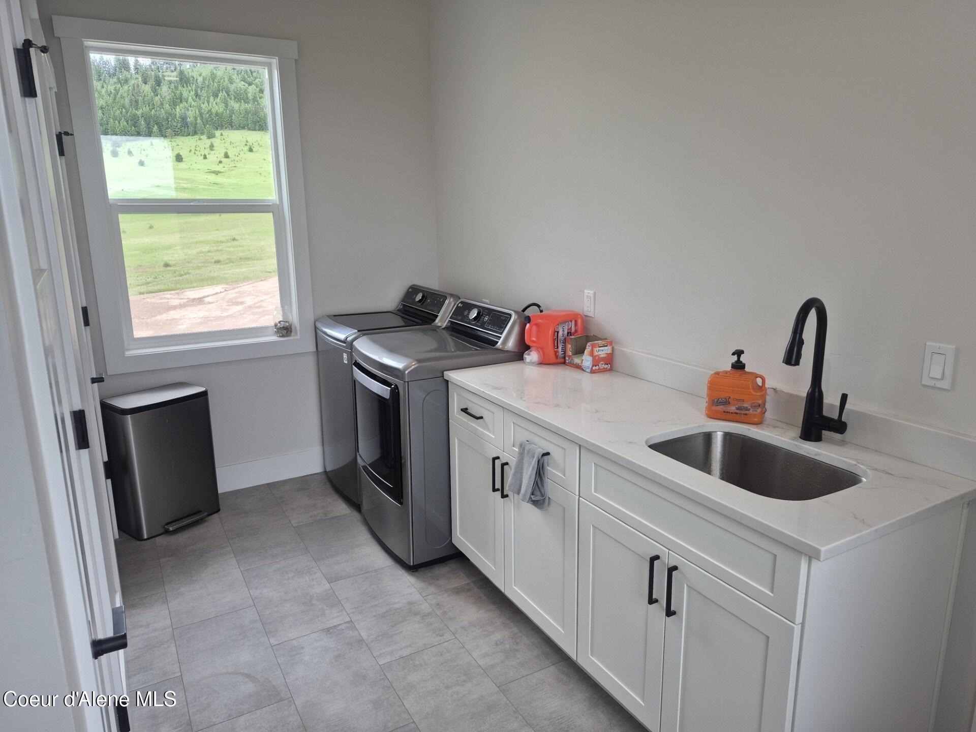 1047 Merideth Road Plummer, ID 83851 - Photo 11 of 56 Laundry room