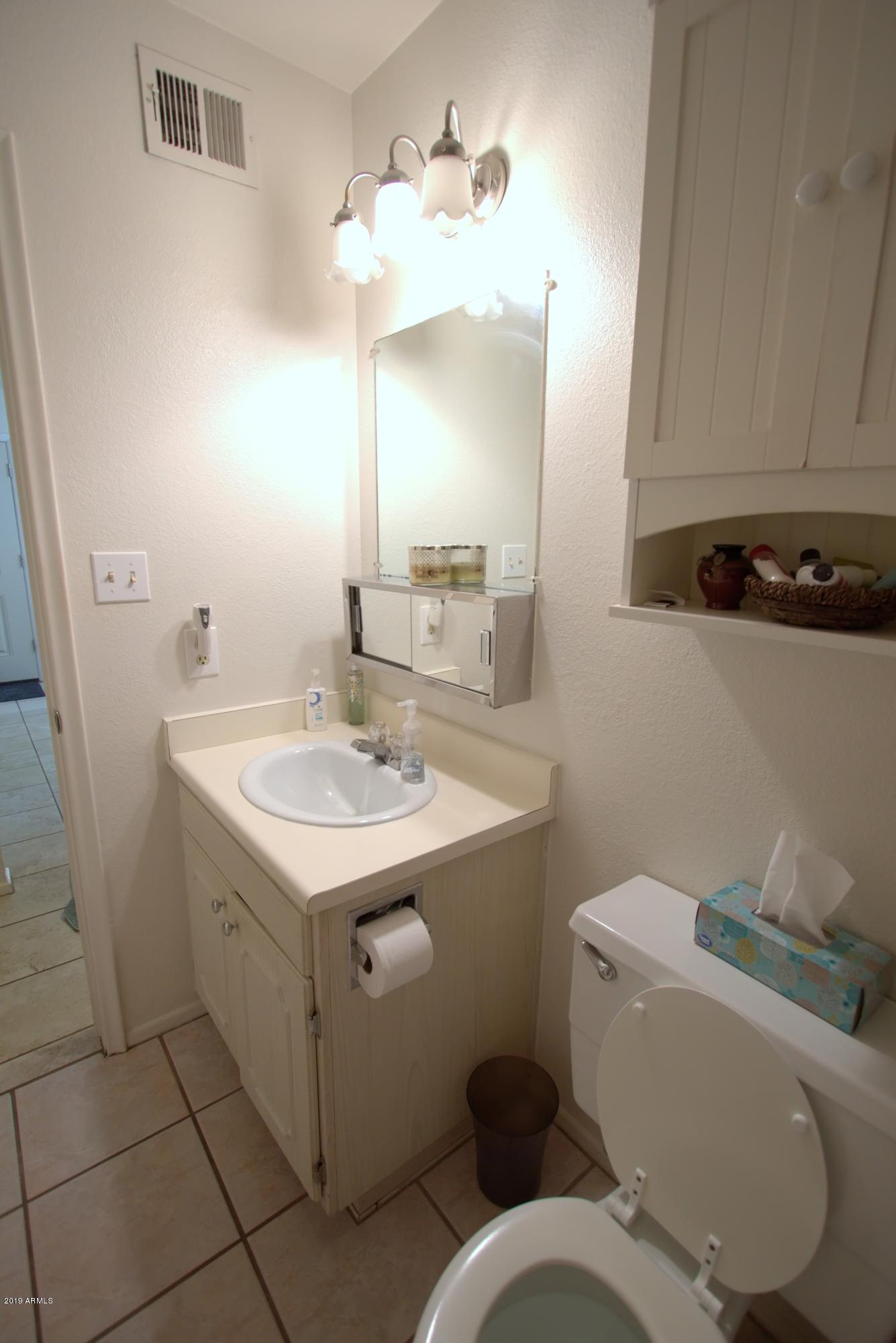 6427 South Newberry Road, Unit B Tempe, AZ 85283 - Photo 3 of 13 bathroom