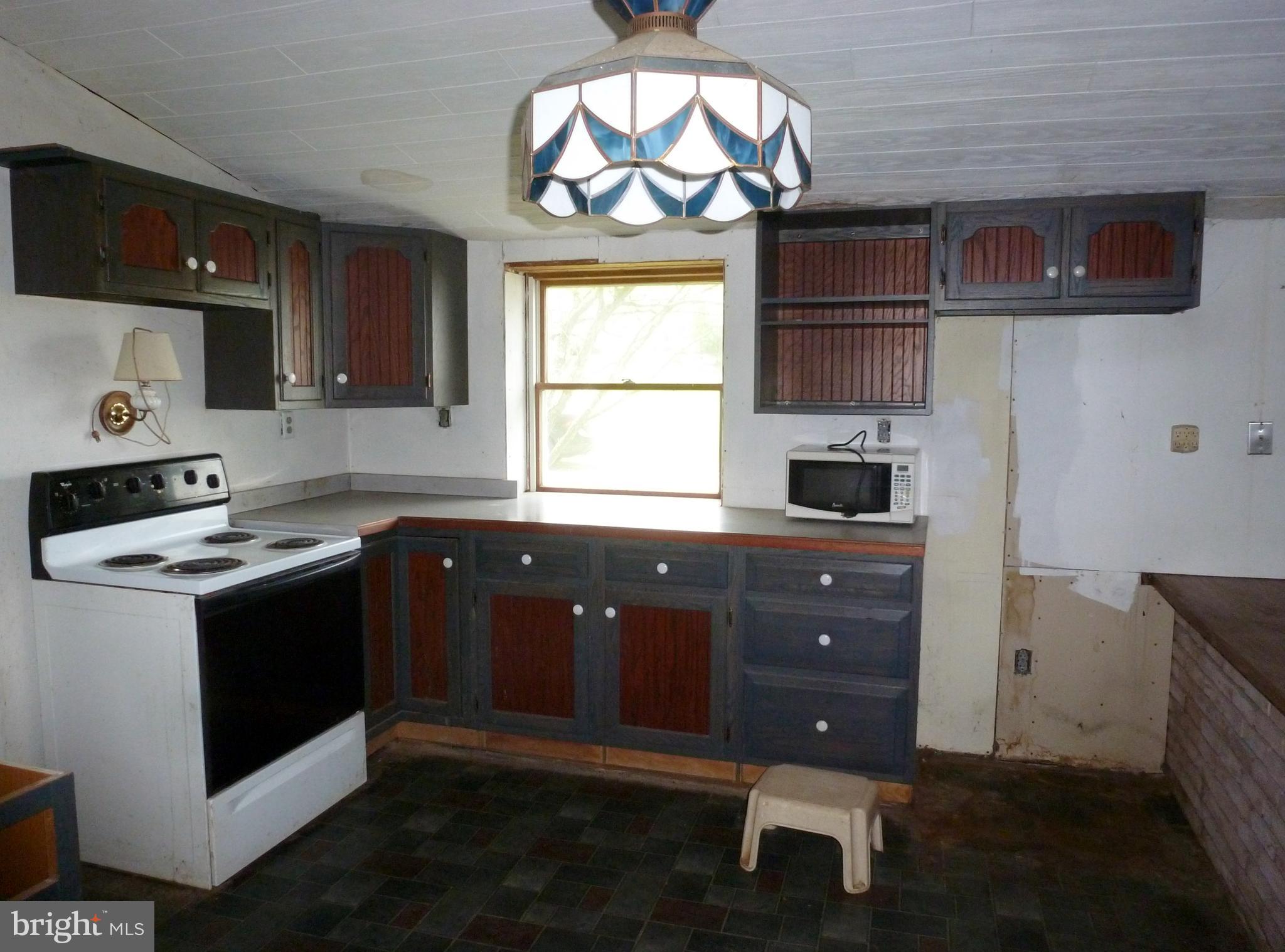 576 Fritztown Road Reading, PA 19608 - Photo 14 of 21 Kitchen in inlaw suite