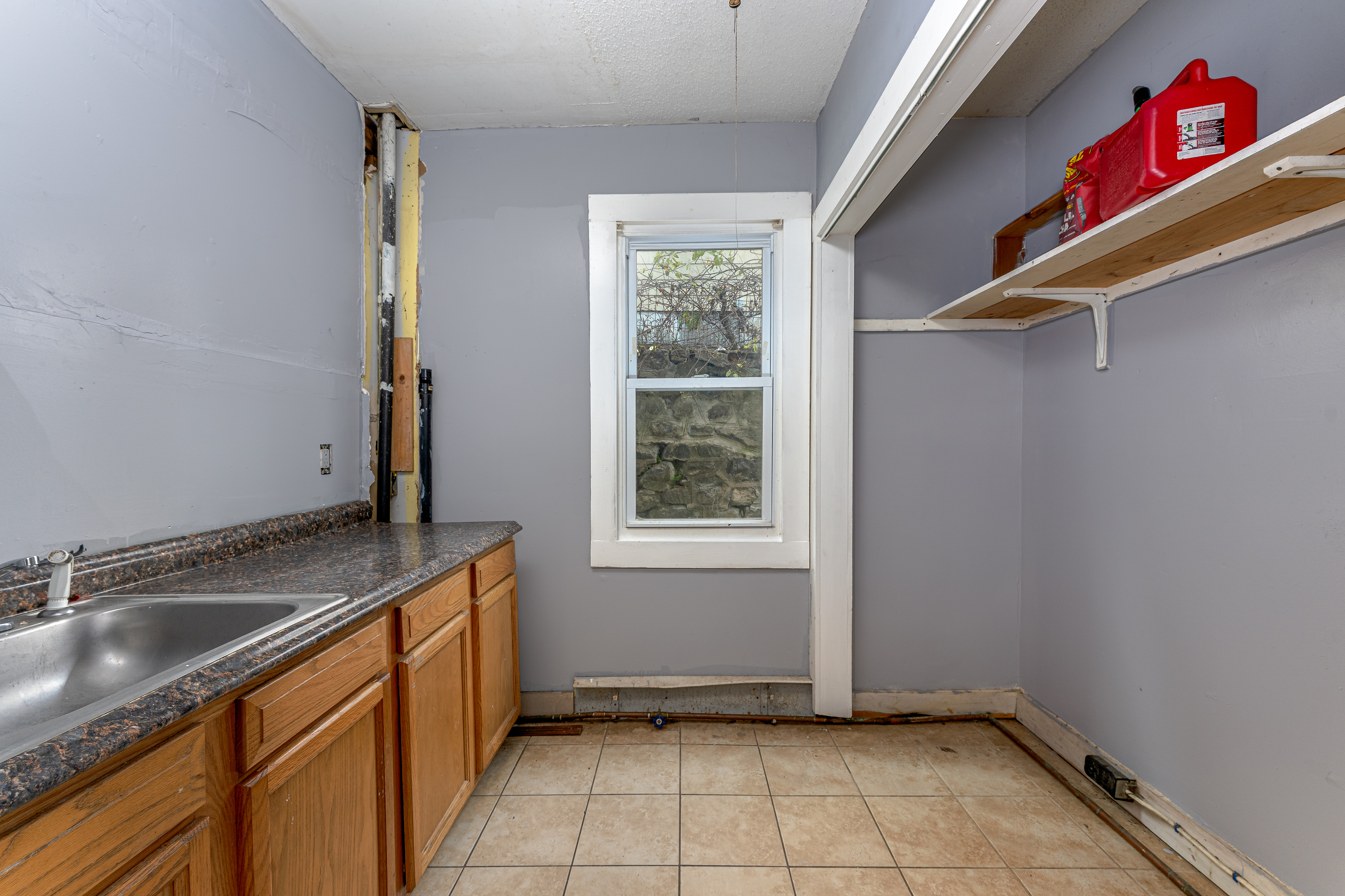 146 Charles Street Waterbury, CT 06708 - Photo 9 of 30