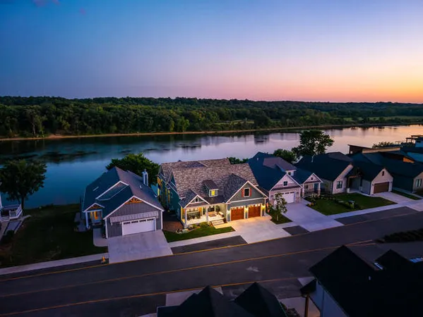 $1,499,900 | 303 Leeward Way, Ottawa, IL 61350