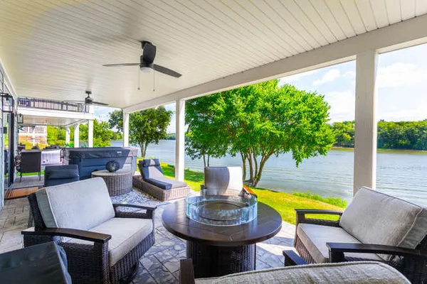 $1,499,900 | 303 Leeward Way, Ottawa, IL 61350