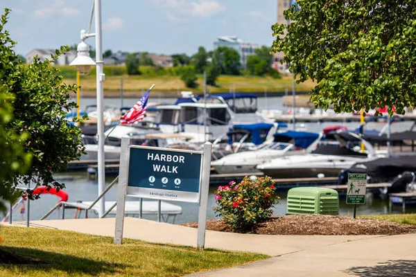 $1,499,900 | 303 Leeward Way, Ottawa, IL 61350