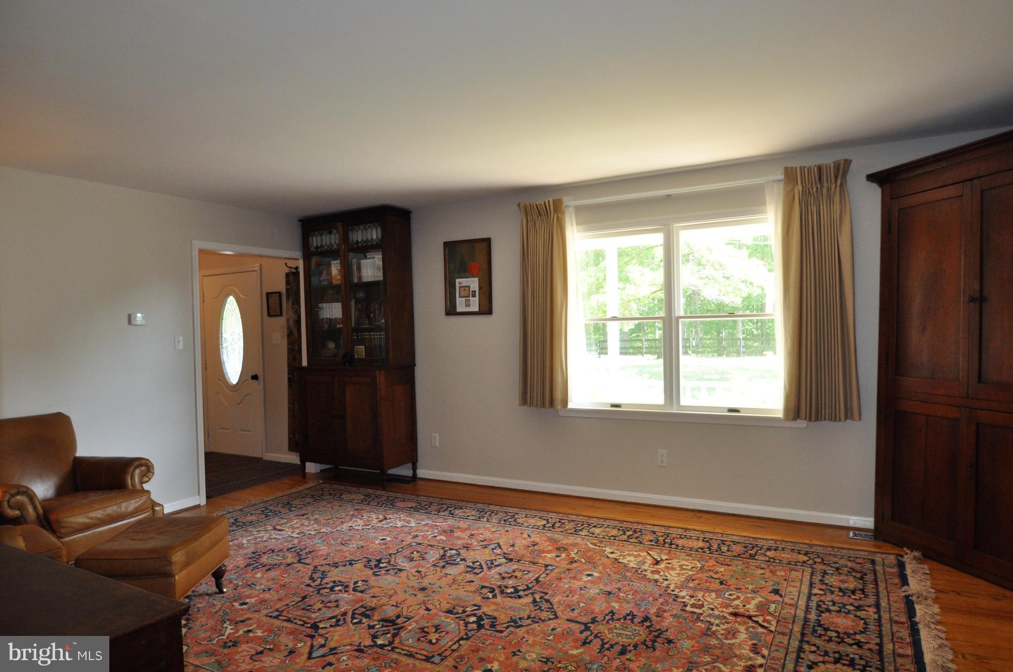 6108 Sumerduck Road Remington, VA 22734 - Photo 2 of 25 Living Room