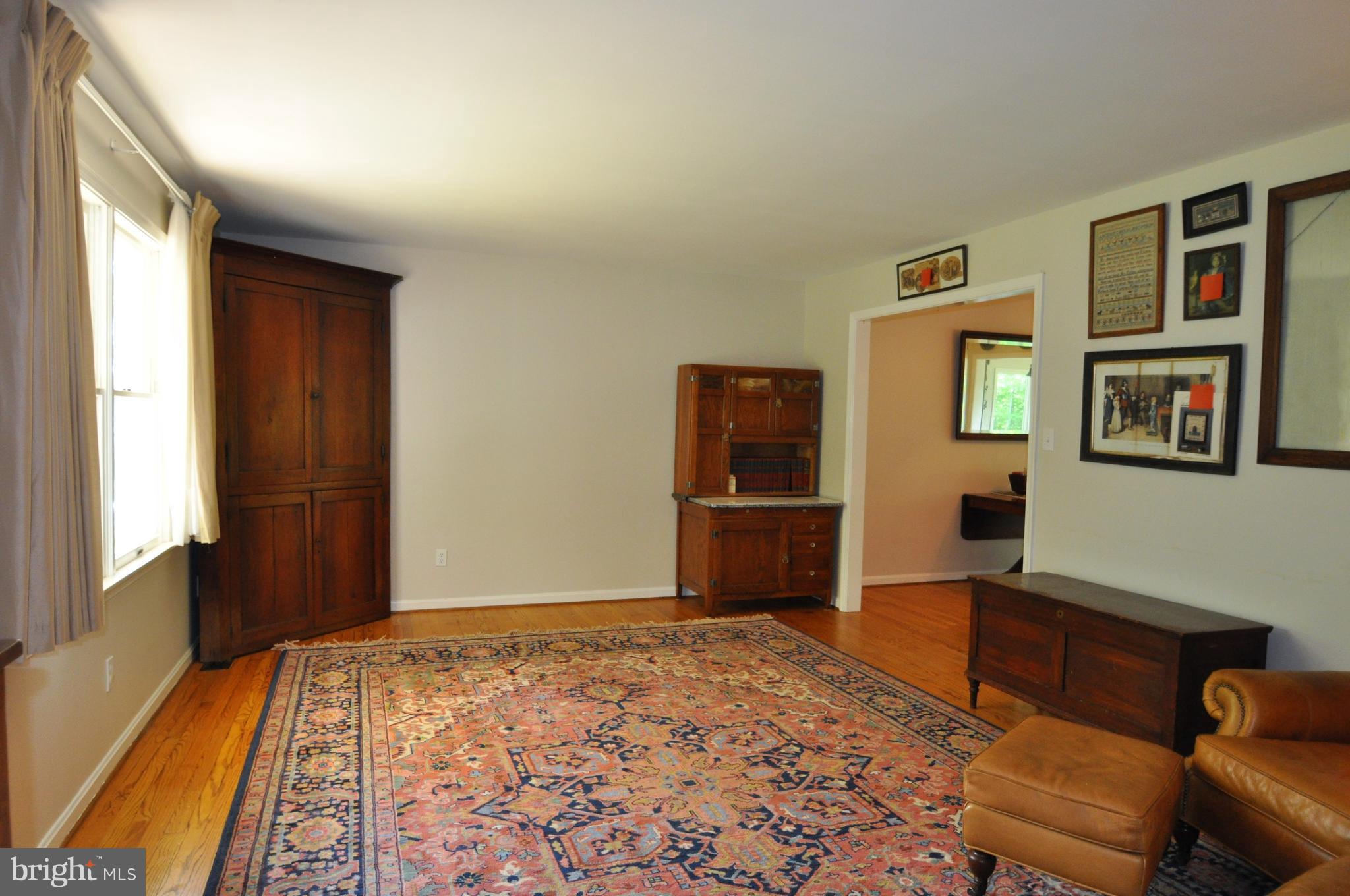 6108 Sumerduck Road Remington, VA 22734 - Photo 3 of 25 Living Room