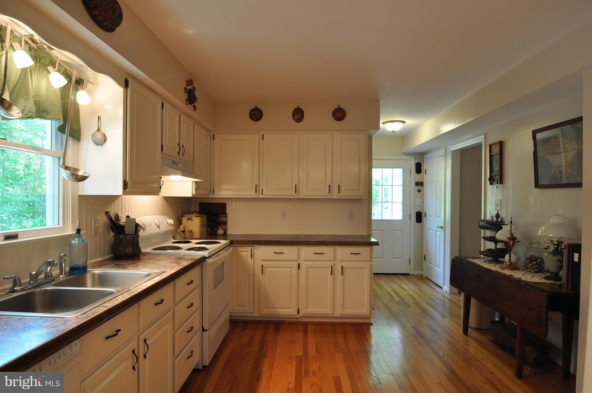 6108 Sumerduck Road Remington, VA 22734 - Photo 4 of 25 Country Kitchen