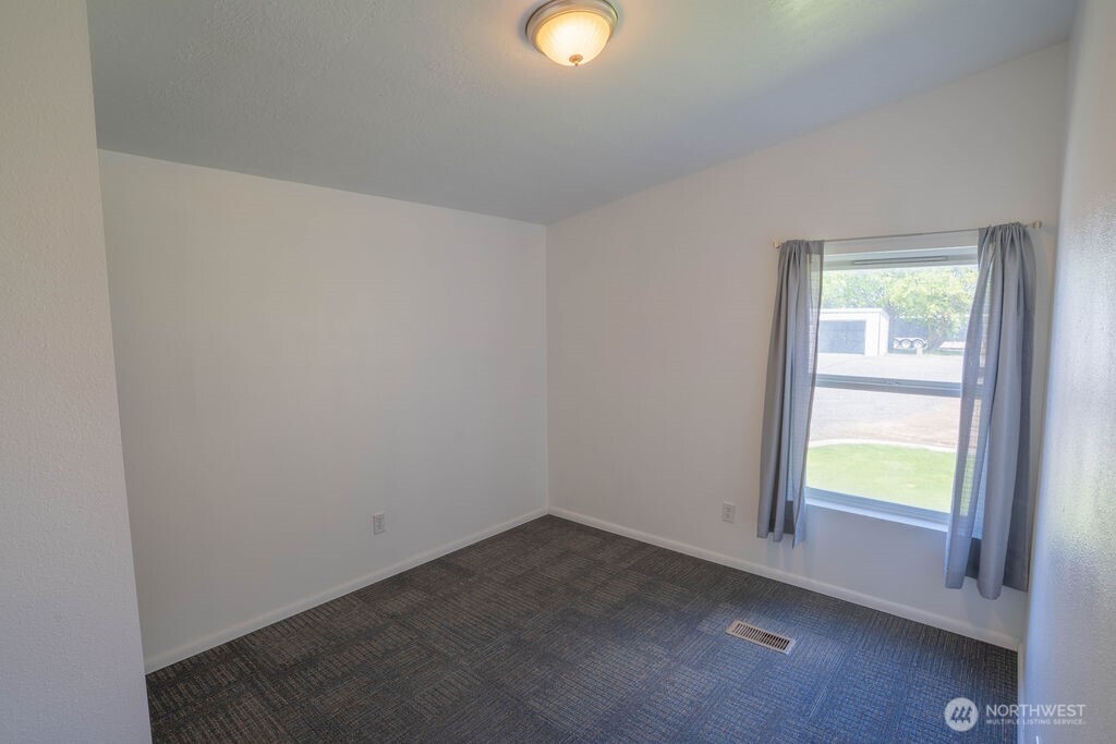 7826 Bouldercrest Road Northeast Moses Lake, WA 98837 - Photo 10 of 32 Gallery Image 10