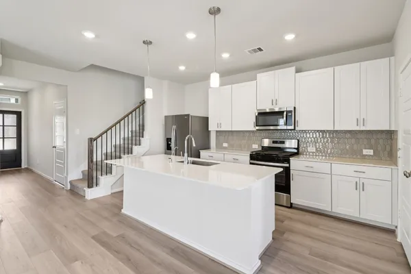$367,740 | 5104 Redbud Vly Drive, Pearland, TX 77584