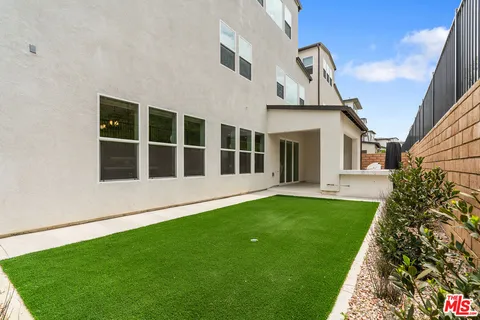 a view of house with backyard