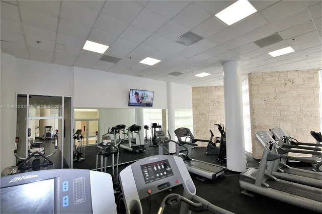 $599,900 | 5151 Collins Avenue, Unit 629, Miami Beach, FL 33140