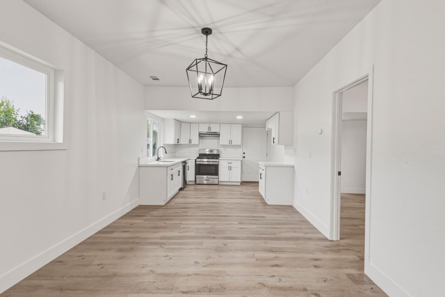 1127 J Street Reedley, CA 93654 - Photo 7 of 25